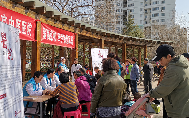 【学雷锋日】华球手机官网（上海）有限公司,举办“爱满京城，牵手智慧家医”志愿服务活动(图2)